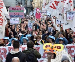 I No Tav invadono il salotto di Torino: «Il tunnel non è mediabile»