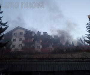 Fiamme nel garage, evacuato un condominio con 20 alloggi a Sauze d'Oulx