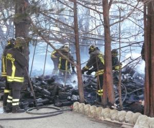 S.Ambrogio, fiamme nel cortile: probabile cortocircuito