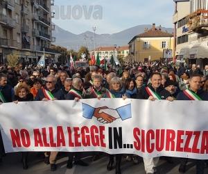 Avigliana: in 2mila contro la "legge in... sicurezza"