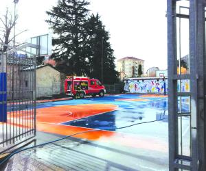 Condove, tra bacheche rotte e auto danneggiate