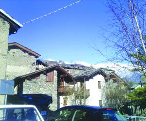Mattie, trova una bomba a mano nello scantinato