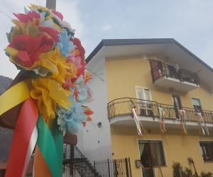 Ecco la nuova scuola di Venaus, tutto il paese in strada
