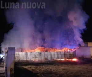 S.Antonino: in fiamme un capannone sulla statale 25