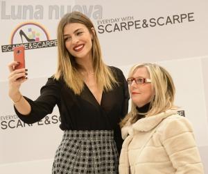 Avigliana: bagno di folla per Cristina Chiabotto, madrina da Scarpe & Scarpe