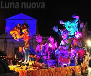 Giaveno, un bagno di folla per il primo carnevale notturno "ufficiale"