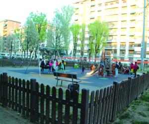 Collegno, Bea e la mamma ora giocano insieme ai giardini