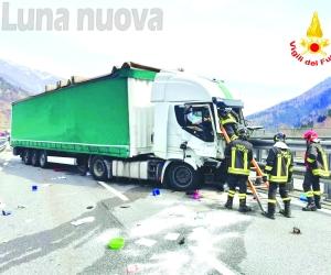 L'autista ha un malore, autostrada bloccata per quattro ore