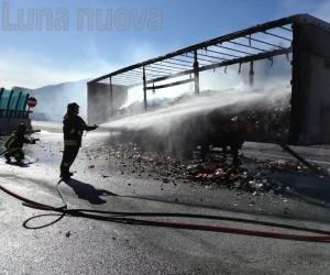 I liquori vanno in fumo sull'autostrada a Mompantero