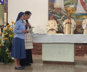 Rivoli, chiesa stracolma per suor Chiara