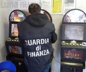 Slot machine, giro di vite della Guardia di finanza