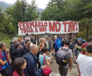 I No Tav aprono il varco e assediano il cantiere