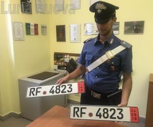 Targhe false, denunciato un rivenditore nel Torinese