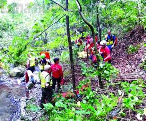 Villarfocchiardo: fungaiolo scivola e precipita nella gorgia del torrente