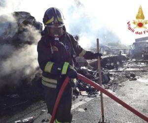 Bardonecchia, inferno di fuoco sull'Autofrejus