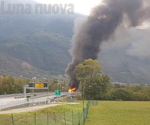 Un altro tir prende fuoco sull'Autofrejus a Chianocco