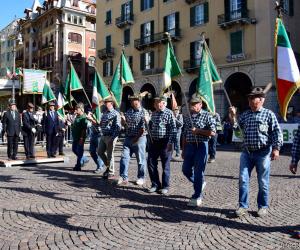 Gli alpini al mare, invasa Savona