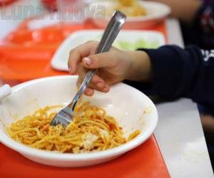 Grugliasco, le posate sono di metallo: addio alla plastica dalle mense scolastiche 