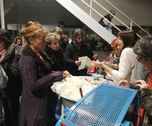 Pianezza, la pellicola per conservare gli alimenti è fatta con la cera d'api 