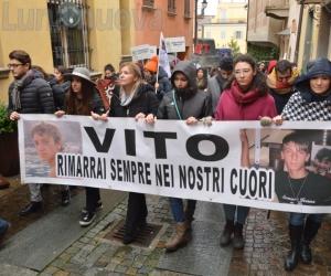 Rivoli, la pioggia non ferma la marcia in ricordo di Vito