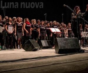Il coro rock formato da 100 elementi canta Queen e U2 per Altrodomani