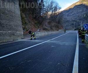 Massi sulla statale 24 il giorno di Natale