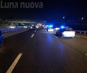 Dramma a Rivoli: muore travolto in autostrada