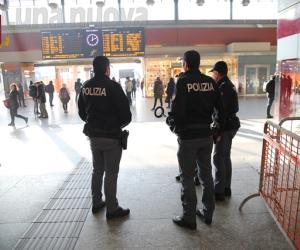 Palpeggia una ragazza: denunciato dalla polfer