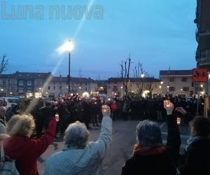 Giaveno, poesie e luci contro l’odio razziale