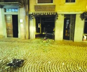 Boato nella notte a Oulx, saltano le vetrine