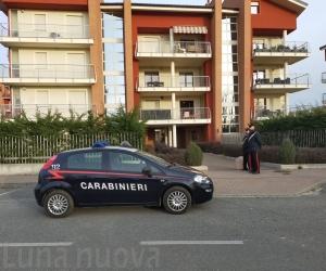 Piossasco, accoltella a morte la moglie e poi si suicida