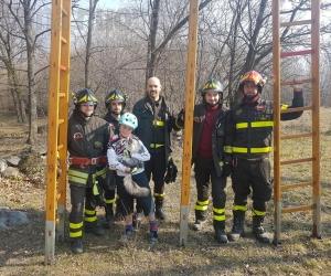 Villarfocchiardo: i vigili del fuoco salvano un gatto su un albero