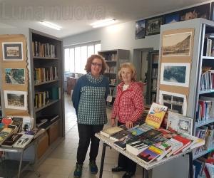 Borgone, nuovi libri in biblioteca «ma ora servono giovani volontari»