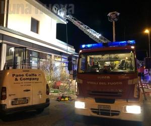 Alpignano, dopo l'incendio sul tetto riapre la panetteria