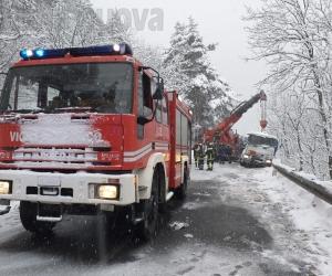 Neve “marcia”, caos sulle strade dell'alta valle