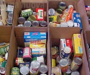 Collegno, pacchi alimentari e buoni spesa per superare l'emergenza