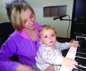 Bruzolo: Cristina, mamma e imprenditrice che regala la sua voce sui social