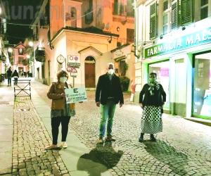 Rivoli, flash-mob serale dei commercianti: «Ricordatevi di noi»