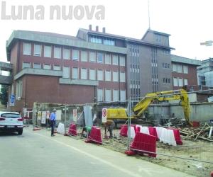 Grugliasco: demolizione in corso, attenti al transito