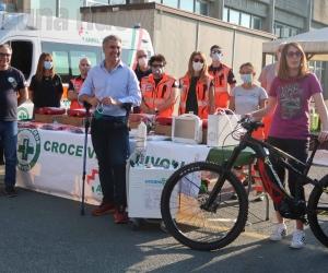 Rivoli, la Croce Verde ringrazia Loris Capirossi e la sua e-bike