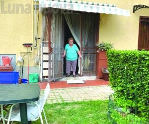 Rivoli: invalida e confinata dalle barriere