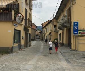 Almese, lavori Smat finiti: via Roma riaperta col nuovo arredo