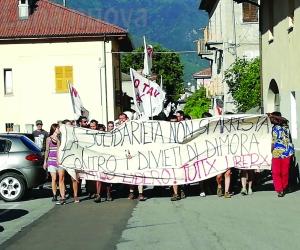 Solidarietà No Tav per Scalzo. E intanto è polemica per i chiodi sull'A32
