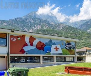 Bussoleno, un grande murales colora il polo logistico di protezione civile 
