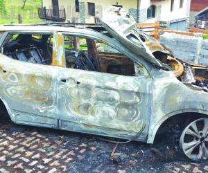 Oulx, l'incendio dell'auto è doloso: esposto in Procura