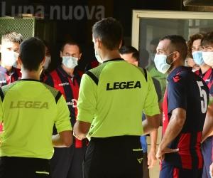 Il pallone è tornato in campo, marcato stretto dal Covid-19