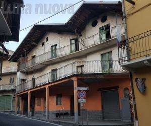 Rubiana, via Roma cambia: la vecchia casa va in demolizione