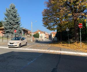 Rivoli, via Mazzini a senso unico: ed è subito polemica