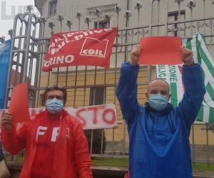 «Pochi e male “armati”: in strada la protesta degli infermieri»