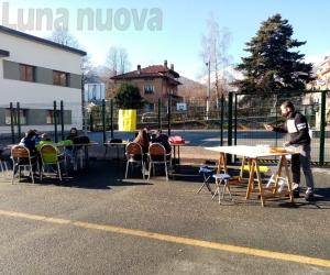 Coazze, lezione in piazza contro la Didattica a distanza